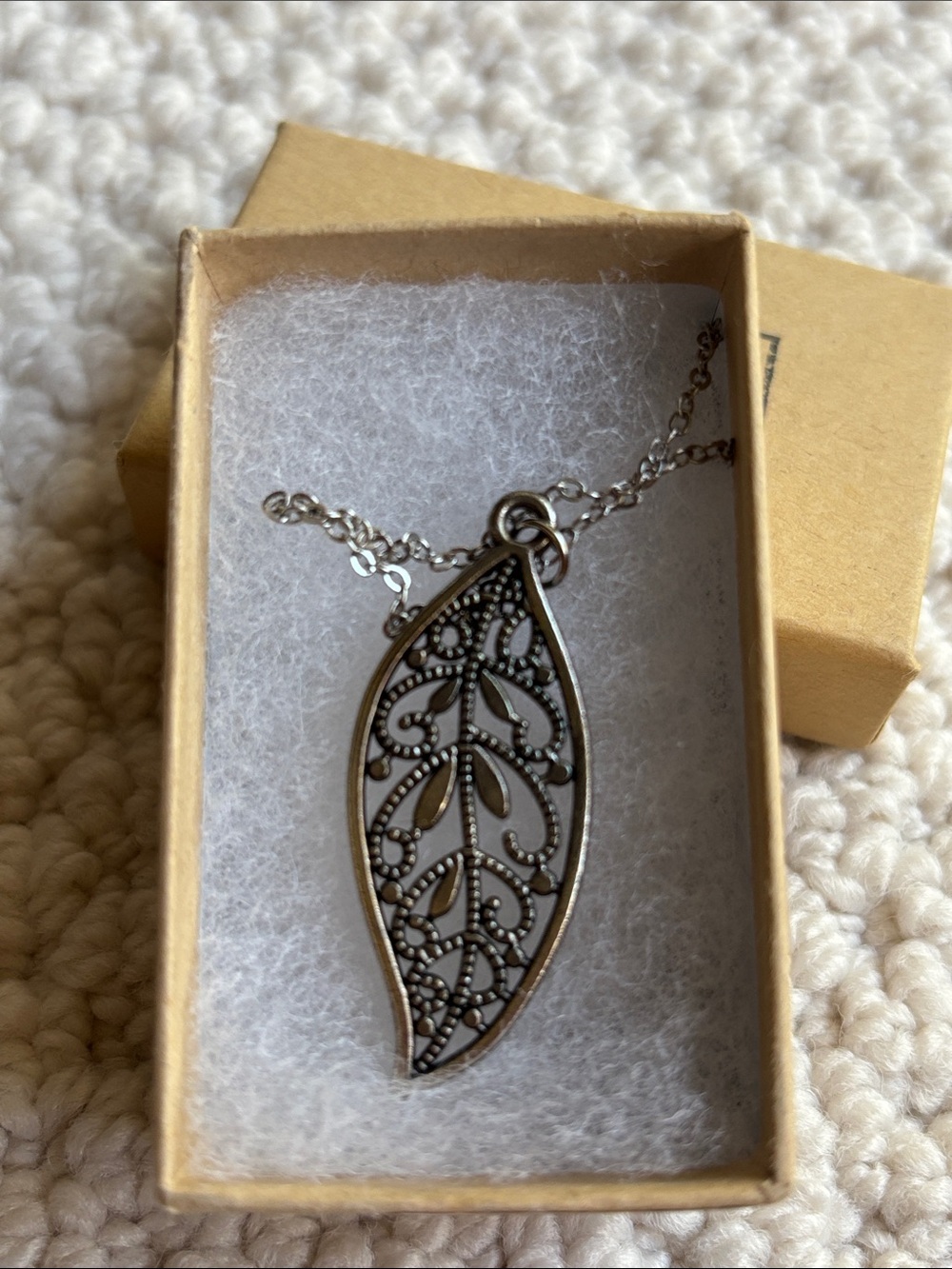 Delicate Filigree Leaf Pendant Necklace - Silver